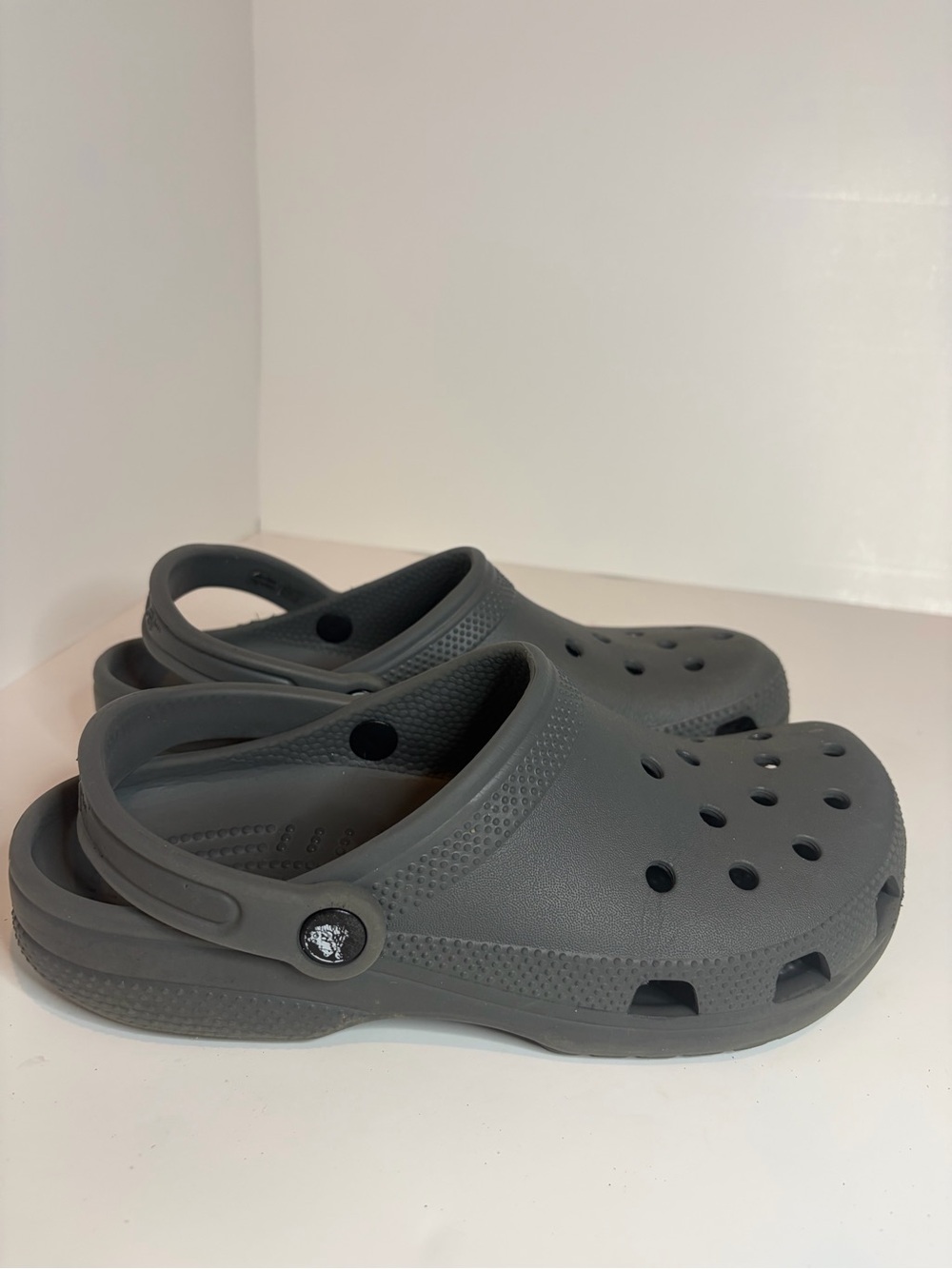 CROCS  Charcoal Gray Classic Clogs with Heel Strap Size 7 Men 9 Women
